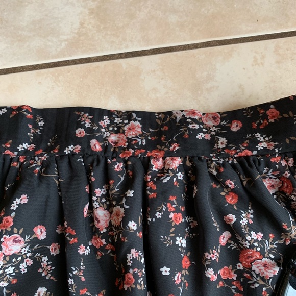 ❌SOLD❌NWOT Joe B Floral Skirt Bundle - Picture 5 of 5